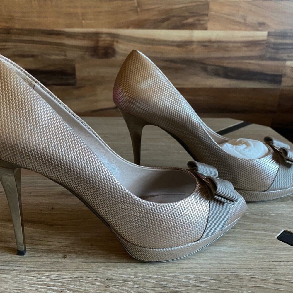 Salvatore Ferragamo Grazia Peep Toe Bow Platform Pumps Champagne Silver 10B - Picture 3 of 11